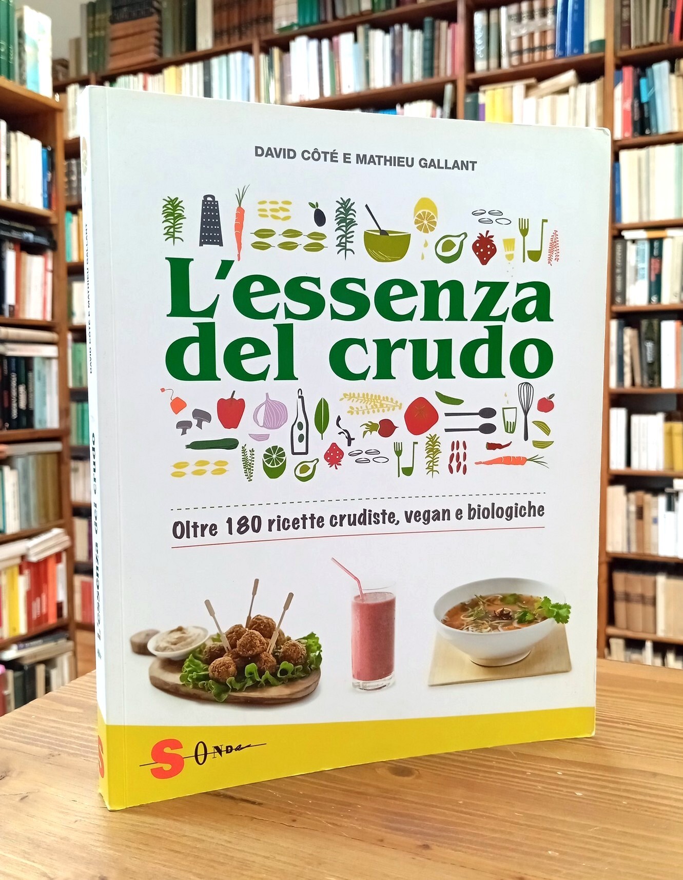 L'essenza del crudo. Oltre 180 ricette crudiste, vegan e biologiche