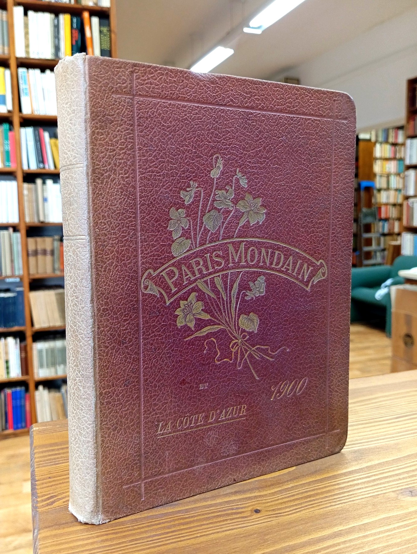 Paris Mondain. Annuaire du grand monde parisien et de la …