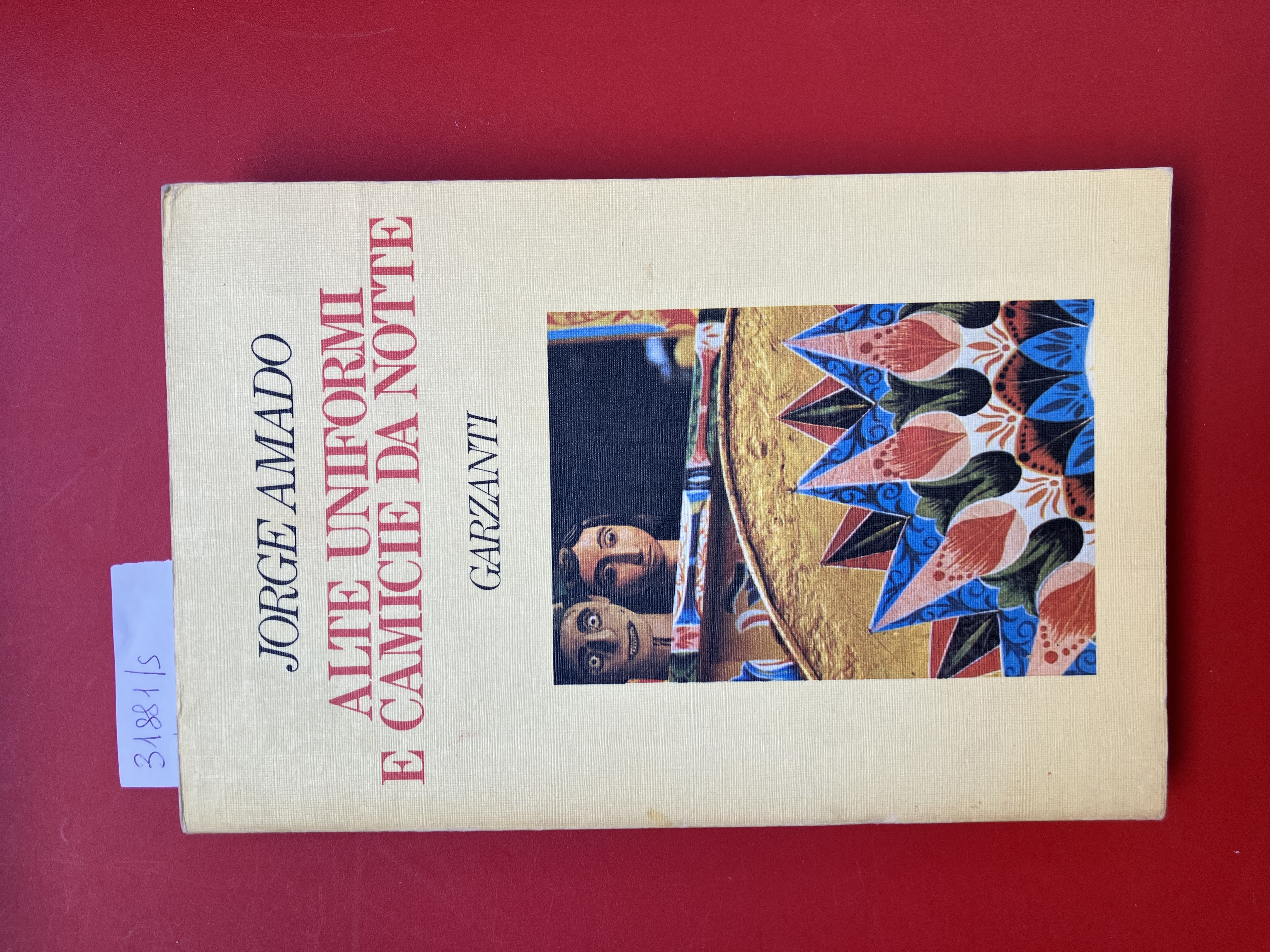 Alte uniformi e camicie da notte