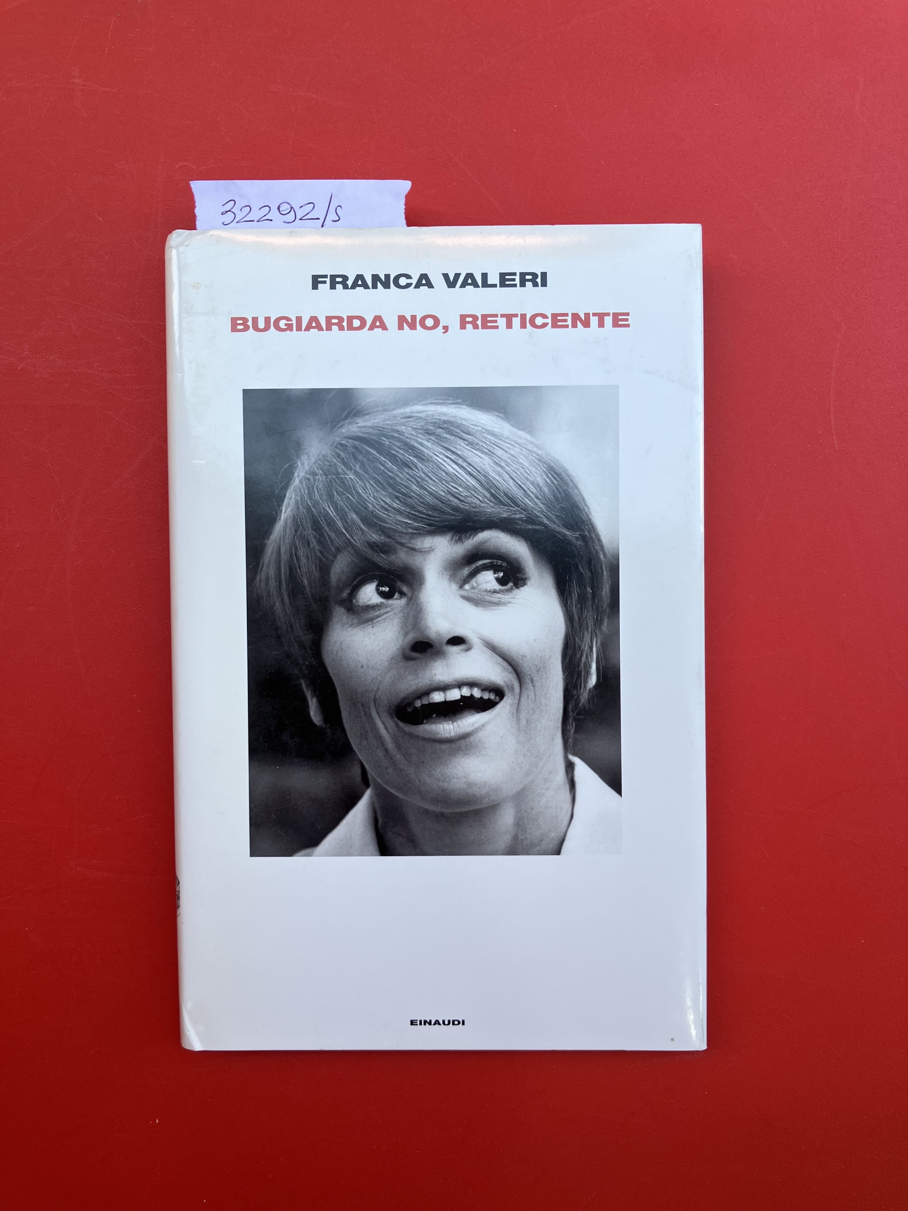 Bugiarda no, reticente