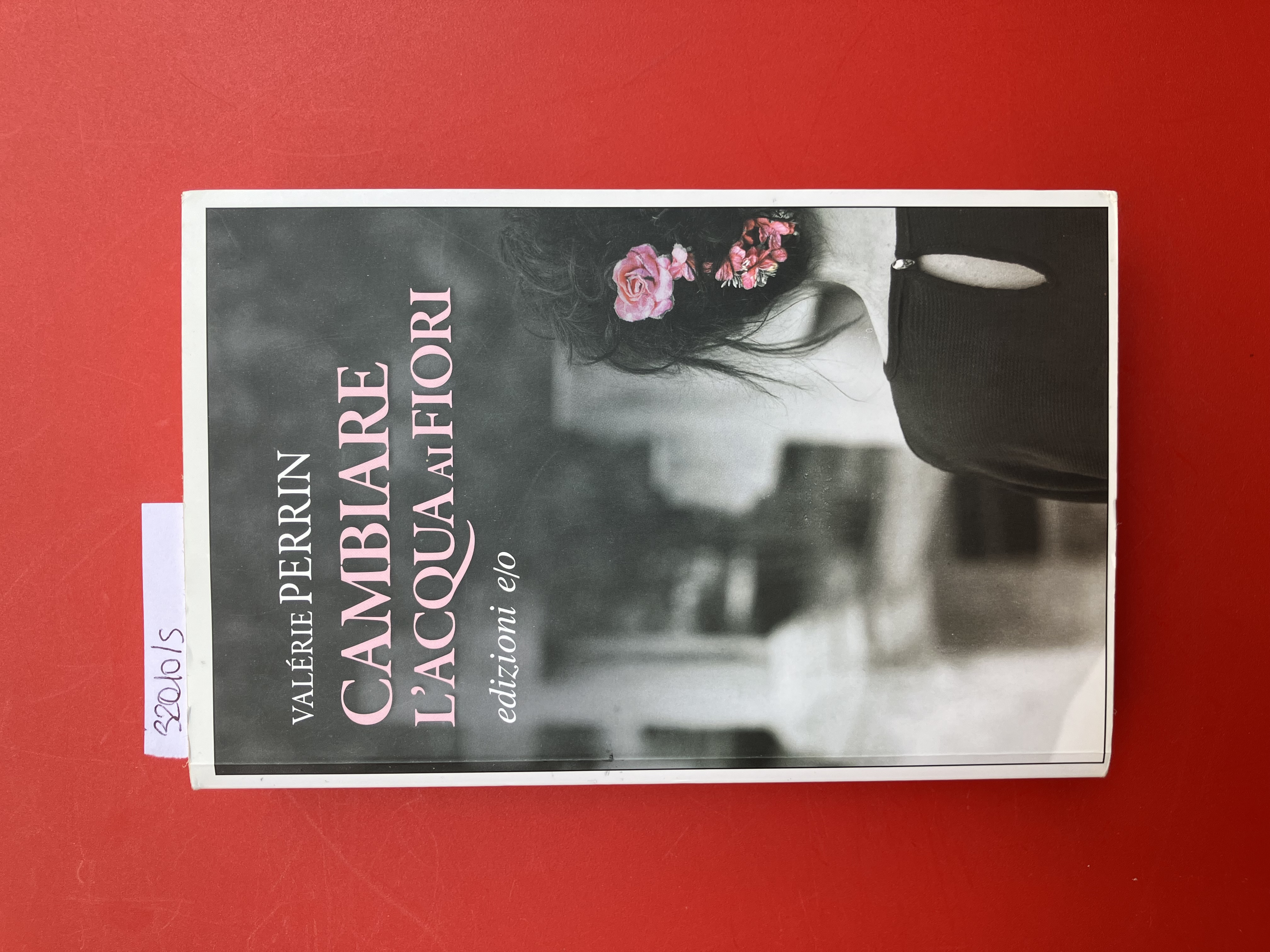 Cambiare l'acqua ai fiori