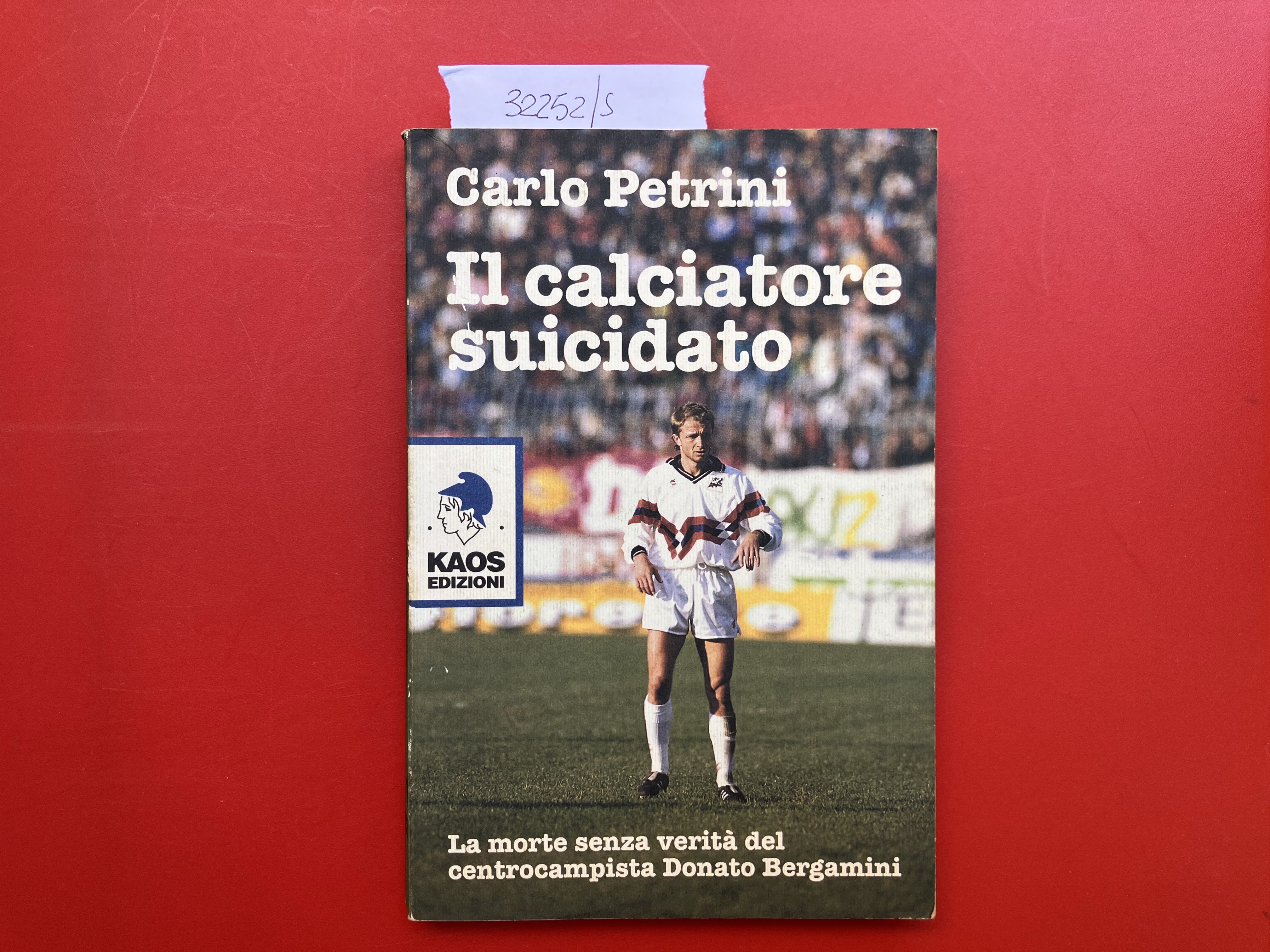 Il calciatore suicidato. La morte senza verità del centrocampista Donato …