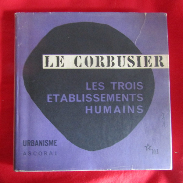 Les trois etablissements humains