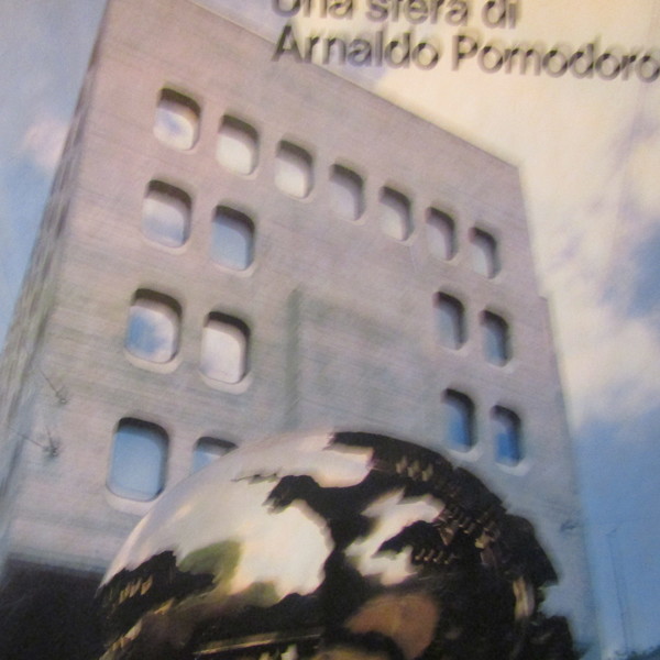 Una Sfera di Arnaldo pomodoro
