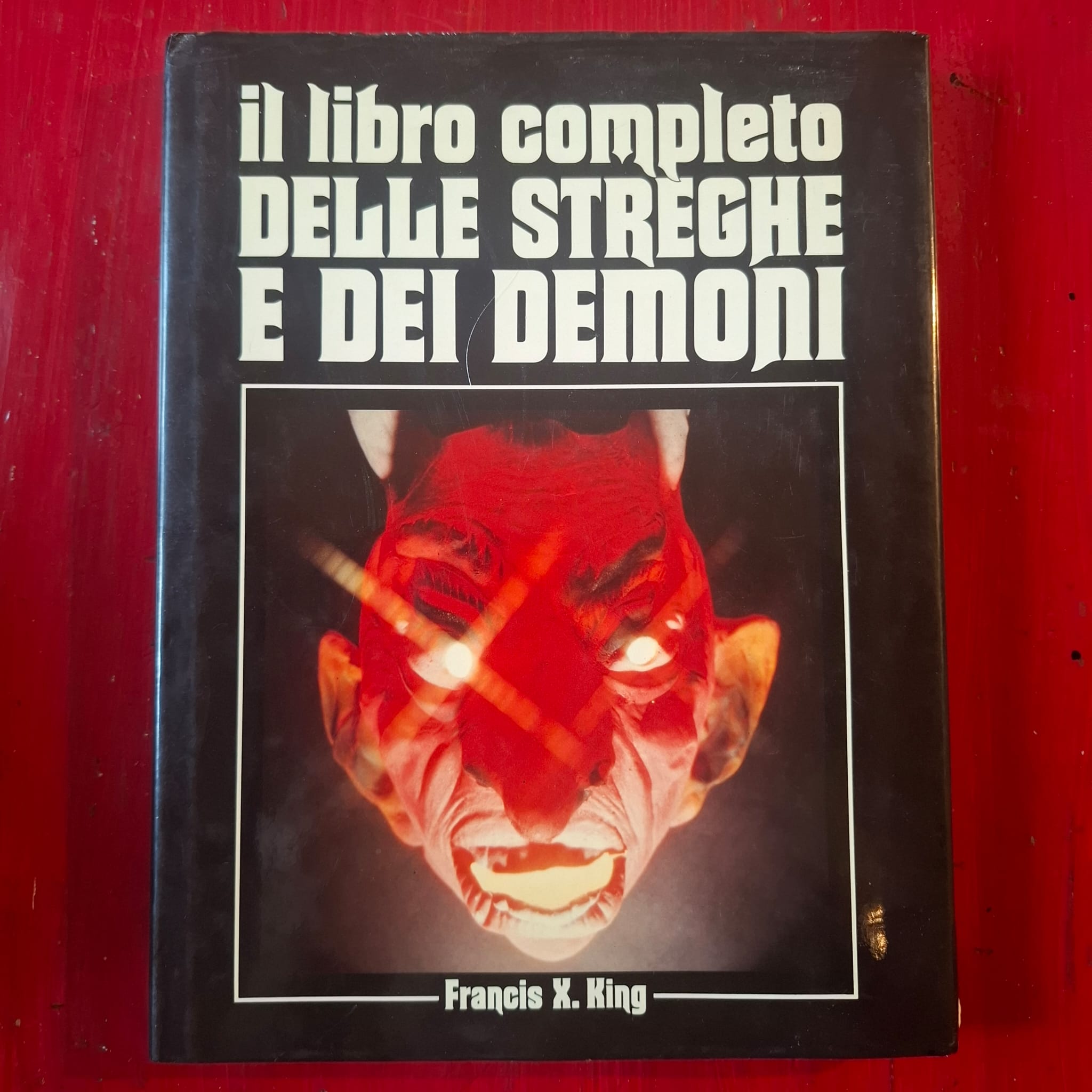 Il libro completo delle streghe e dei demoni