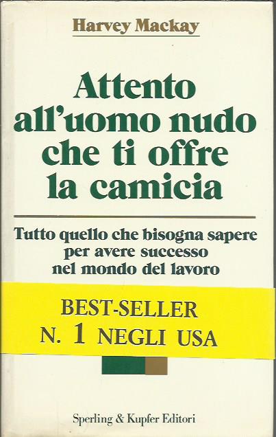 Attento all'uomo nudo che ti offre la camicia