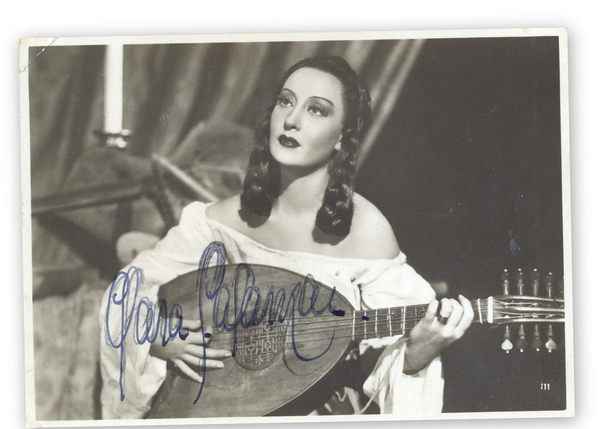 Clara Calamai. Attrice. Fotografia con firma ricalcata da lei stessa. …