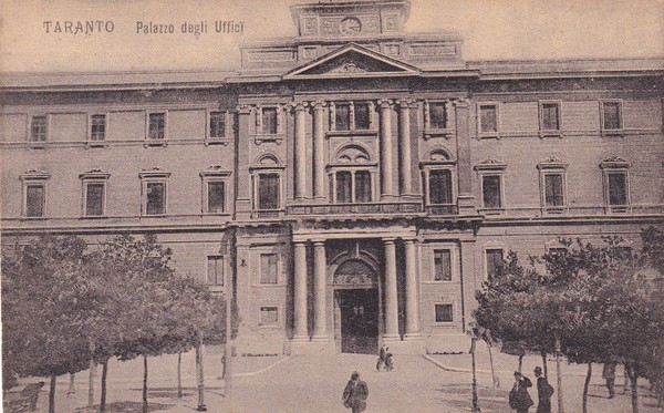 Cartolina TARANTO - Palazzo degli Uffici.