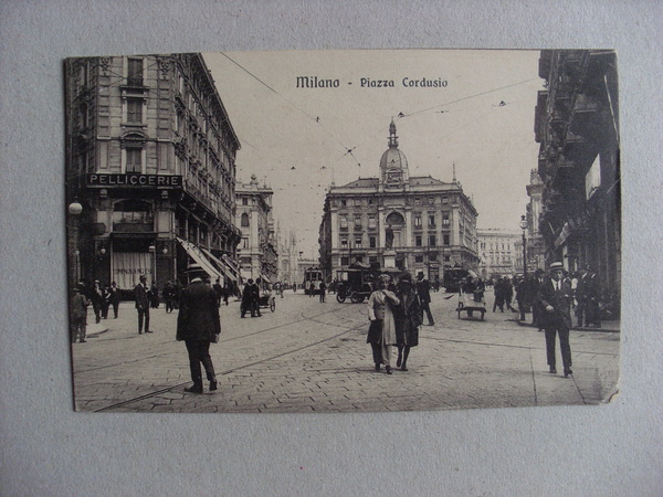 Cartolina / postcard MILANO - Piazza Cordusio (tram)