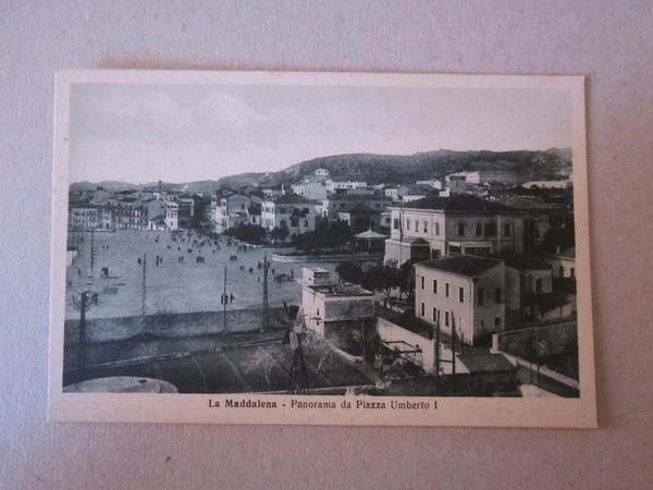 Cartolina LA MADDALENA - Panorama da Piazza Umberto I. Ed.Roberto …