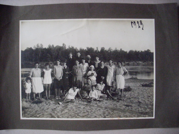Fotografia giornata sulla spiaggia del Ticino. Foto Professore Ulivi 1929