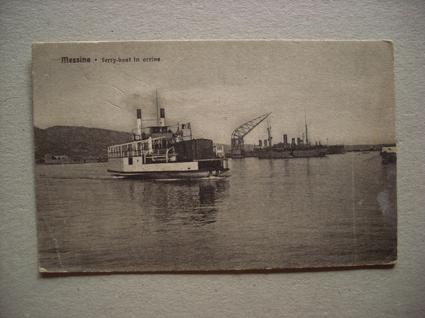 Cartolina / postcard MESSINA - Ferry - boat in arrivo …