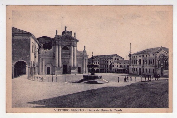 Cartolina/postcard VITTORIO VENETO (Treviso) - Piazza del Duomo in Ceneda.