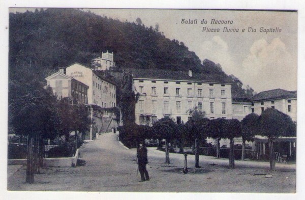 Cartolina/postcard Saluti da Recoaro (Vicenza). Piazza Nuova e Via Capitello. …