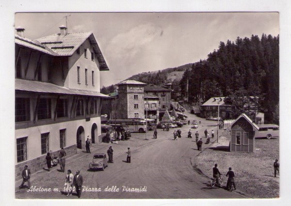 Cartolina Abetone (Pistoia) - piazza delle Piramidi. 1959