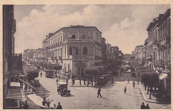 Cartolina BRINDISI - Corso Garibaldi e Corso Umberto I. 1944