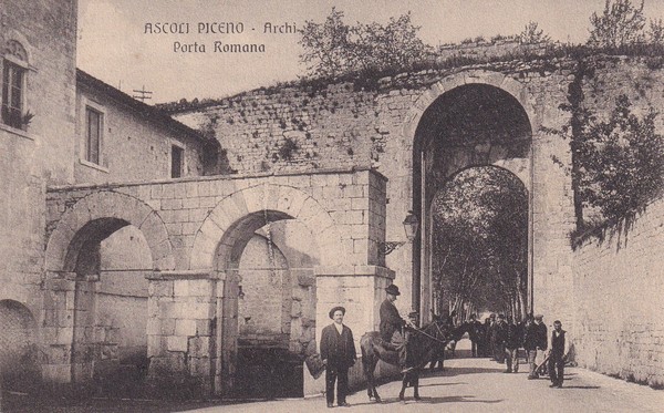 Cartolina Ascoli Piceno - Archi di Porta Romana. 1917