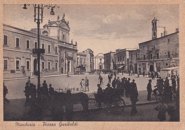 Cartolina Manduria (Taranto) - Piazza Garibaldi. 1954