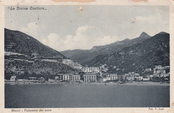 Cartolina Maiori (Salerno) - Panorama dal mare "La Divina Costa". …