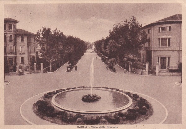 Cartolina Imola - Viale della Stazione. 1942