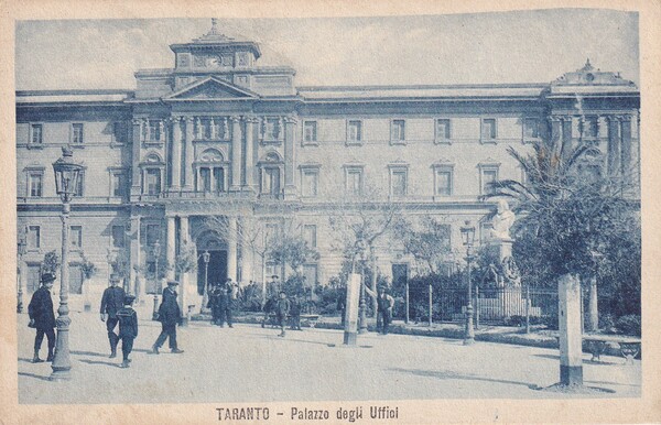 Cartolina Taranto - Palazzo degli Uffici.