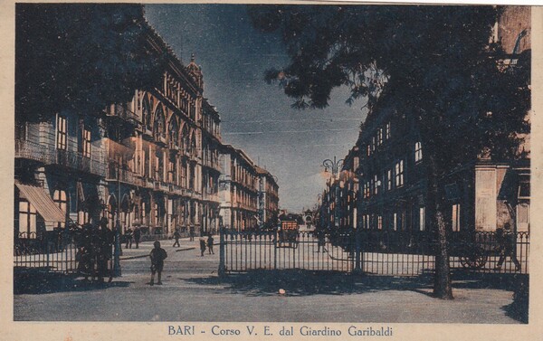 Cartolina BARI - Corso Vittorio Emanuele dal Giardino Garibaldi.