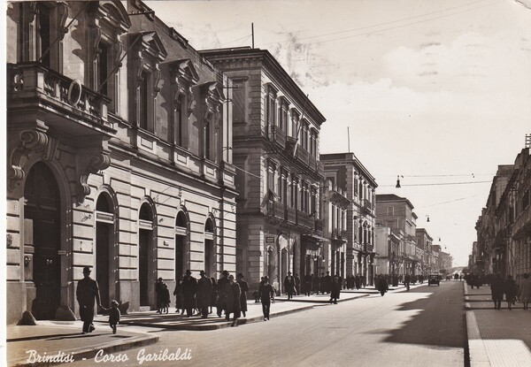 Cartolina Brindisi - Corso Garibaldi. 1941