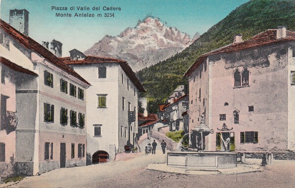 Cartolina Piazza di Valle del Cadore (Belluno) - Monte Antelao.