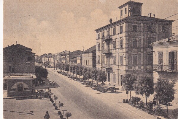 Cartolina Porto Potenza Picena (Macerata) - Viale Regina Margherita.