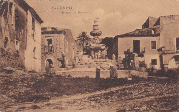 Cartolina TAORMINA (Messina) - Fontana del Duomo. 1923