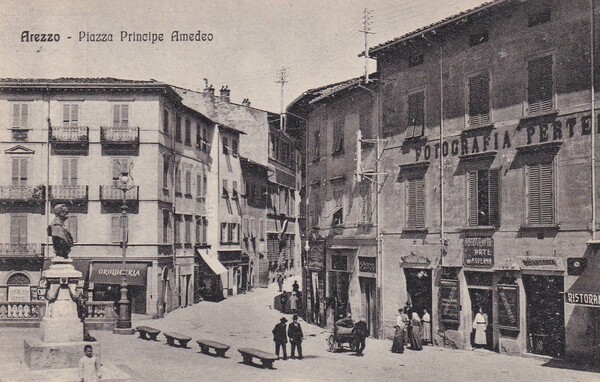 Cartolina Arezzo - Piazza Principe Amedeo.