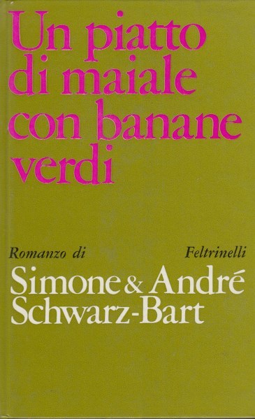 Un piatto di maiale con banane verdi