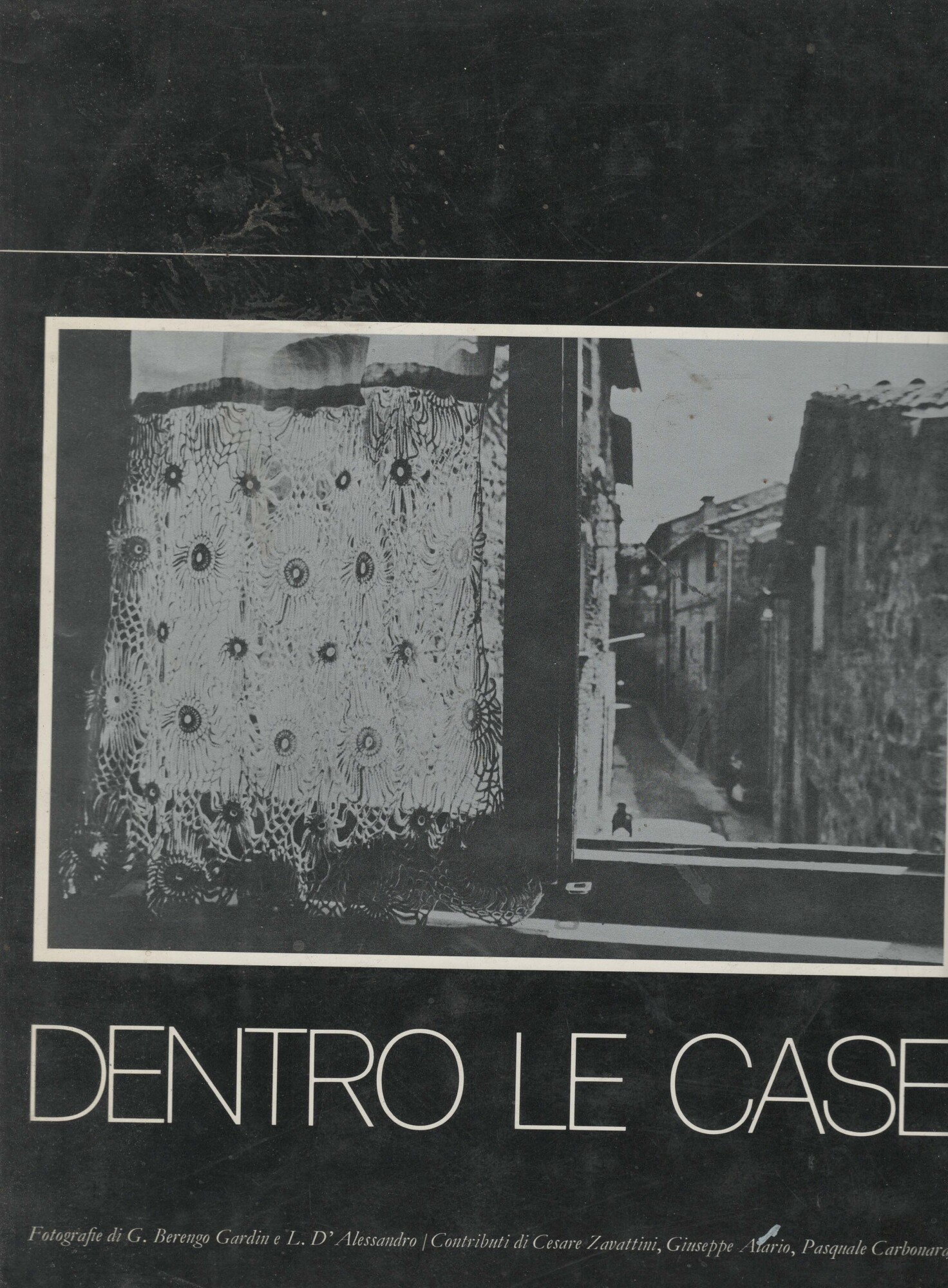 Dentro le case
