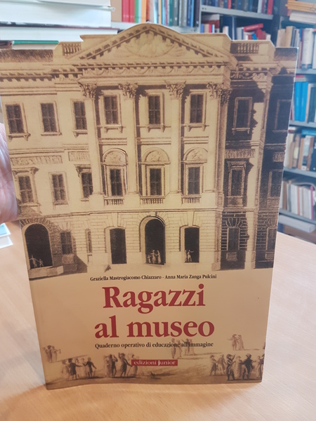 Ragazzi al museo