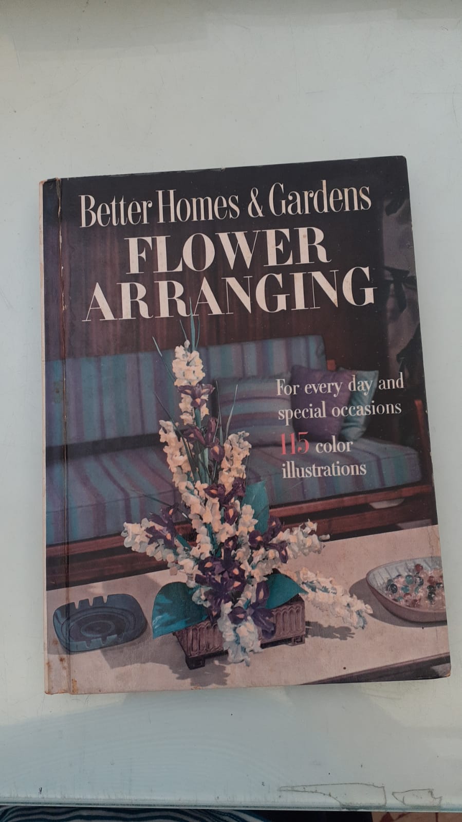BETTER HOMES AND GARDENS FLOWER ARRANGING