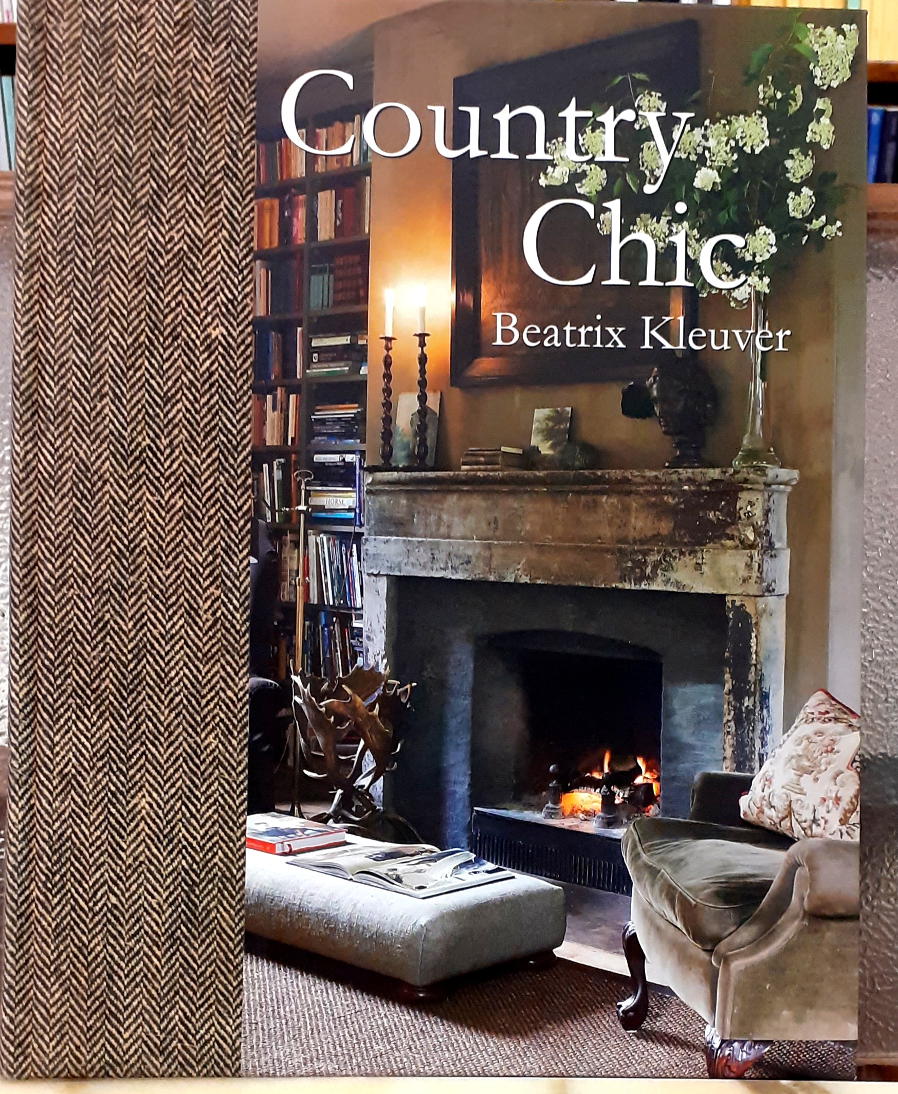 COUNTRY CHIC.