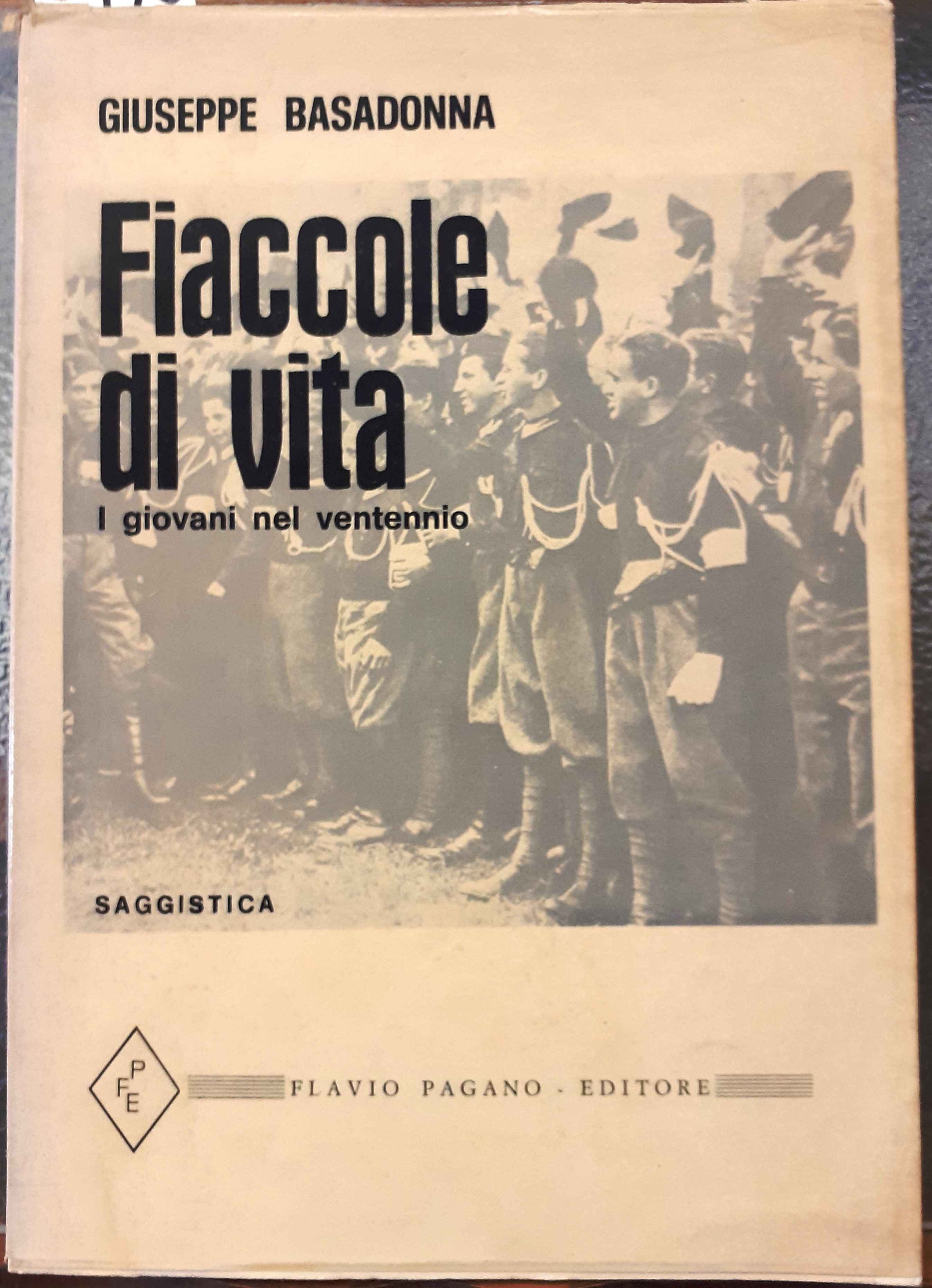 FIACCOLE DI VITA: I GIOVANI NEL VENTENNIO.