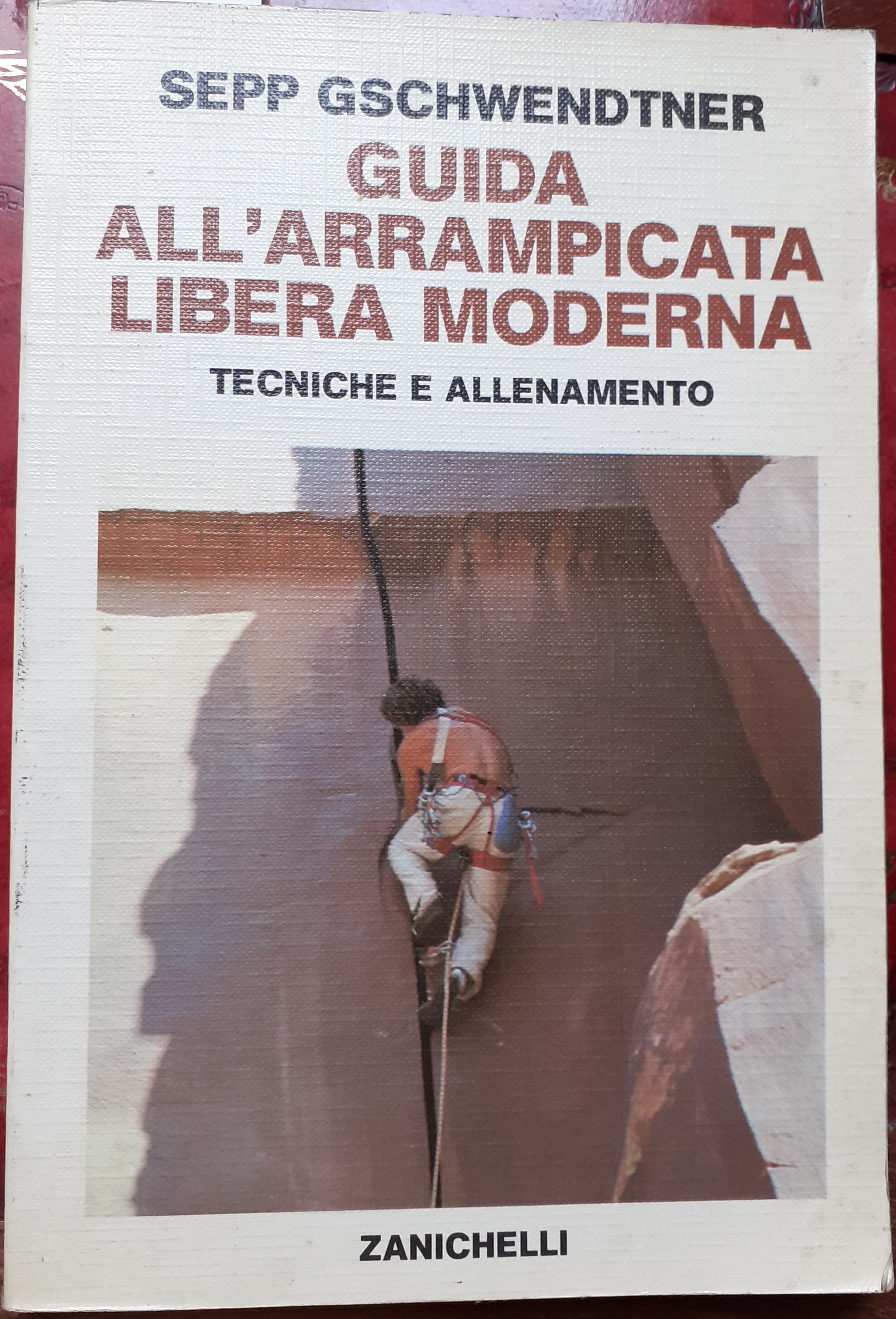 GUIDA ALL'ARRAMPICATA LIBERA MODERNA: TECNICHE E ALLENAMENTO.