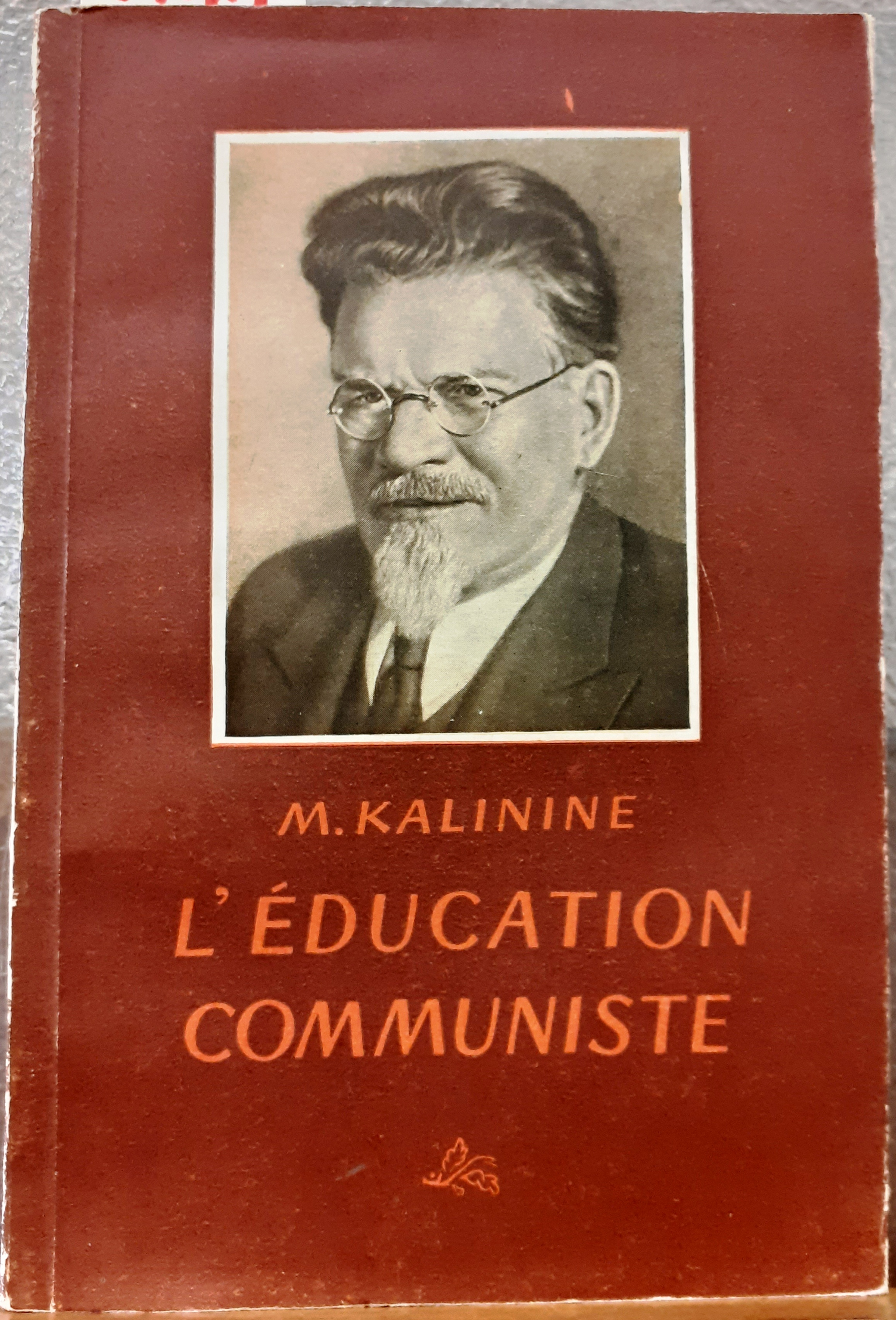 L'EDUCATION COMUNISTE. Discours et articles choisis.