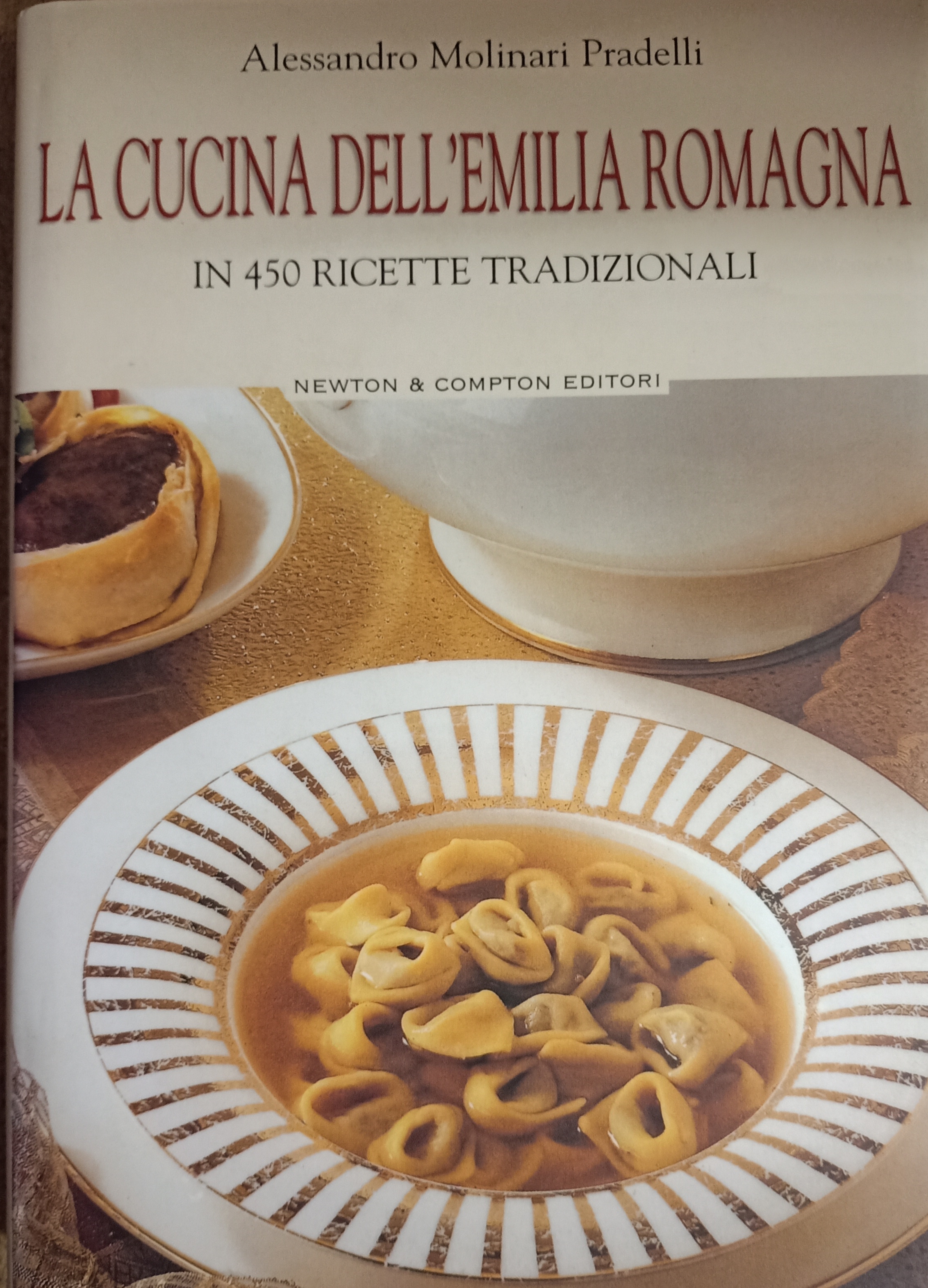 LA CUCINA DELL'EMILIA ROMAGNA IN 450 RICETTE TRADIZIONALI.