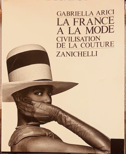 LA FRANCE A LA MODE; CIVILISATION DE LA COUTURE.