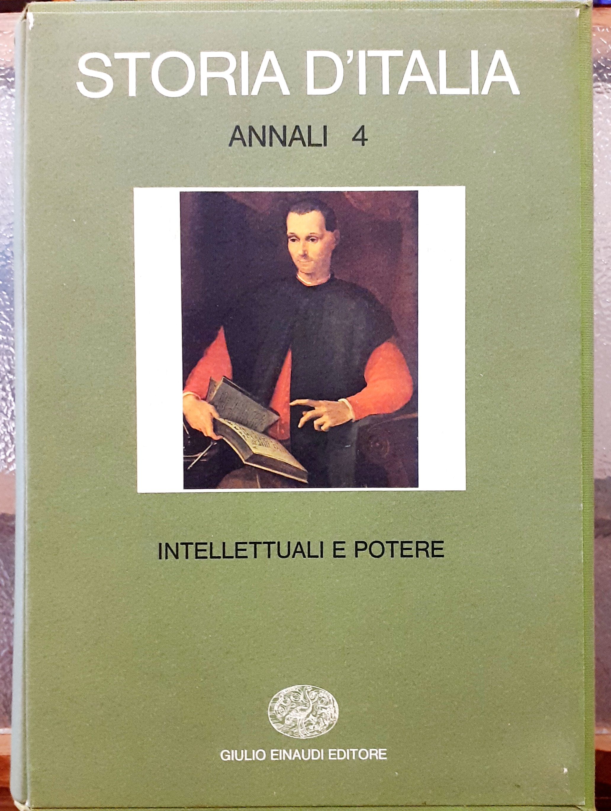STORIA D' ITALIA: INTELLETTUALI E POTERE.