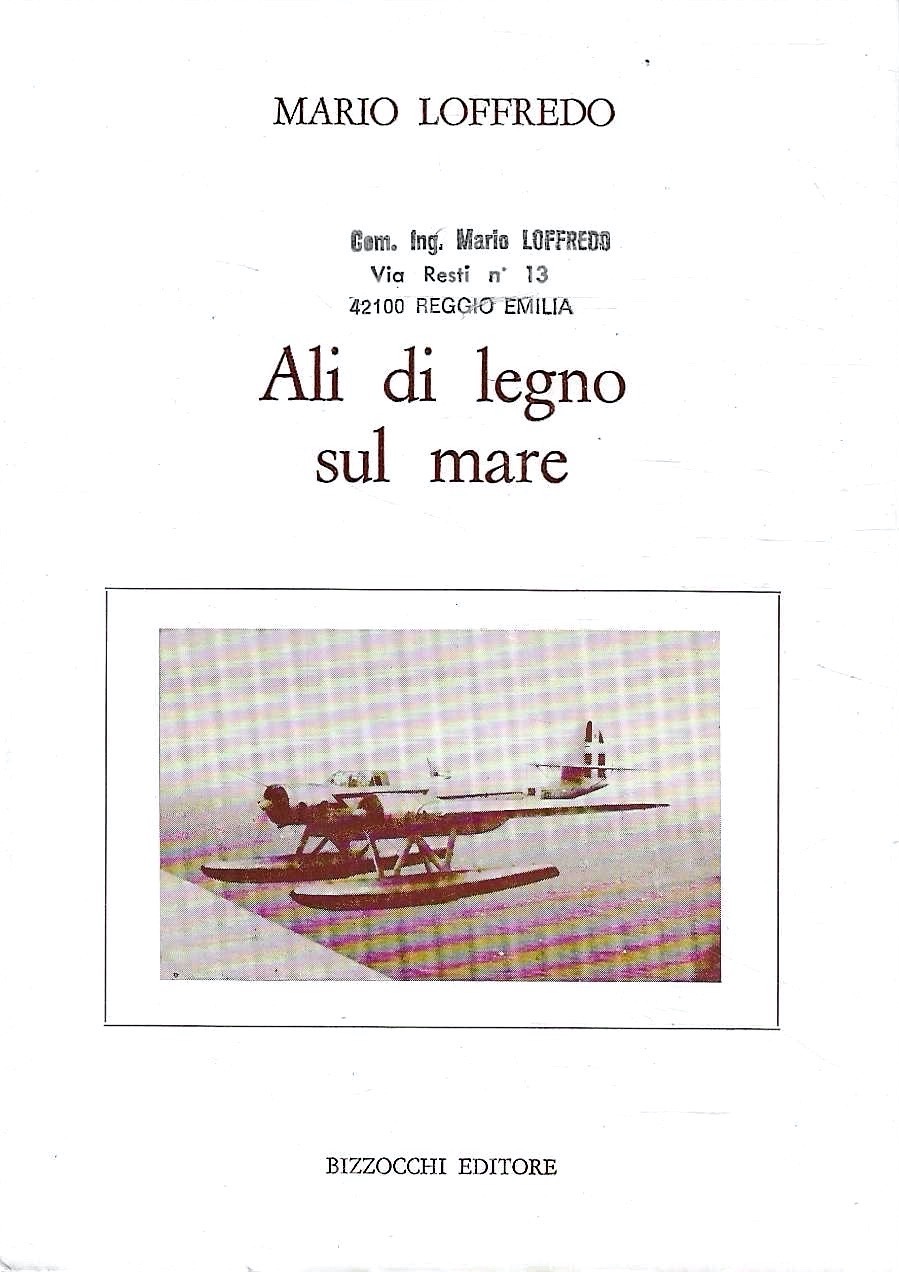 Ali di legno sul mare