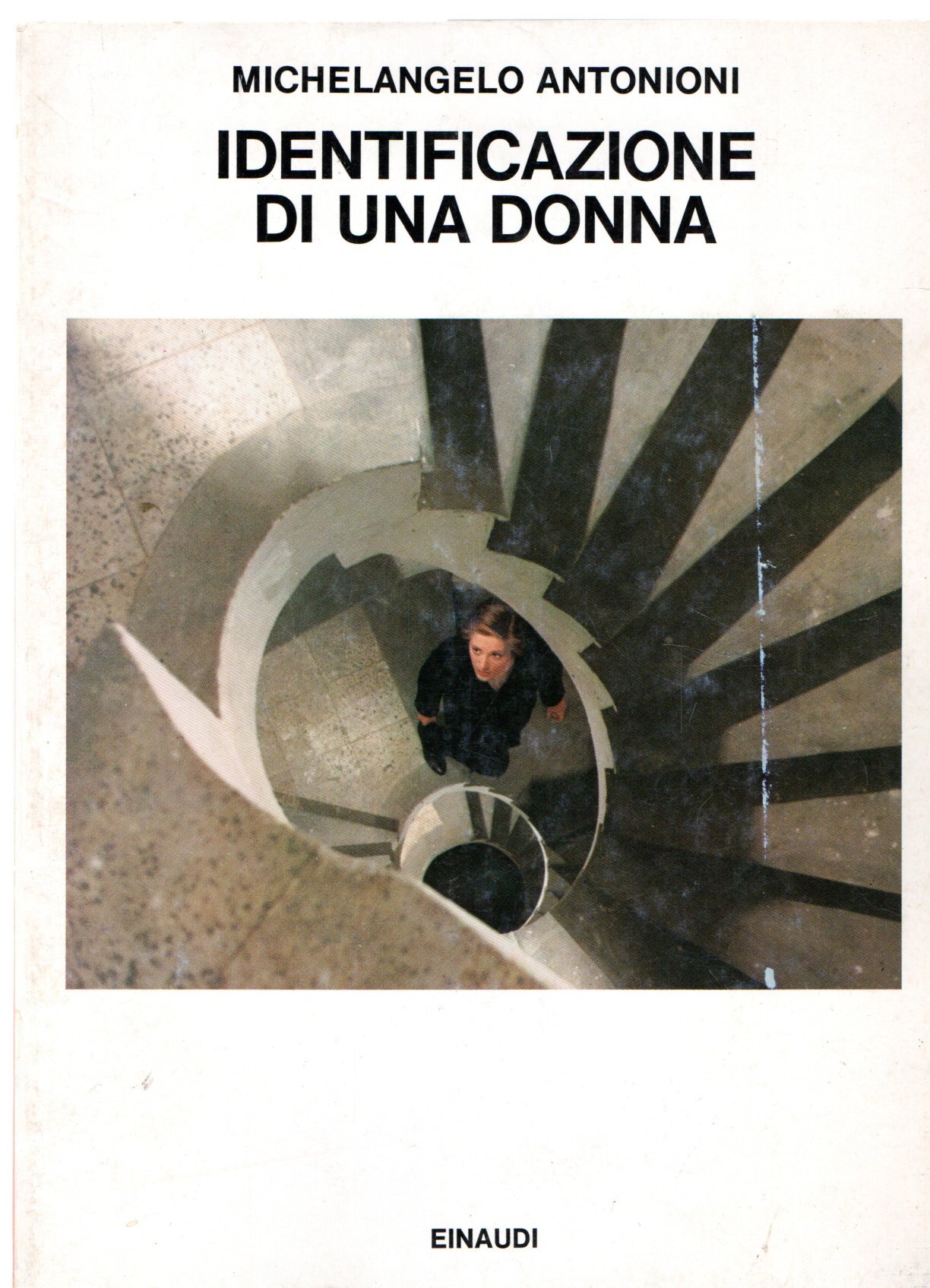 IDENTIFICAZIONE DI UNA DONNA