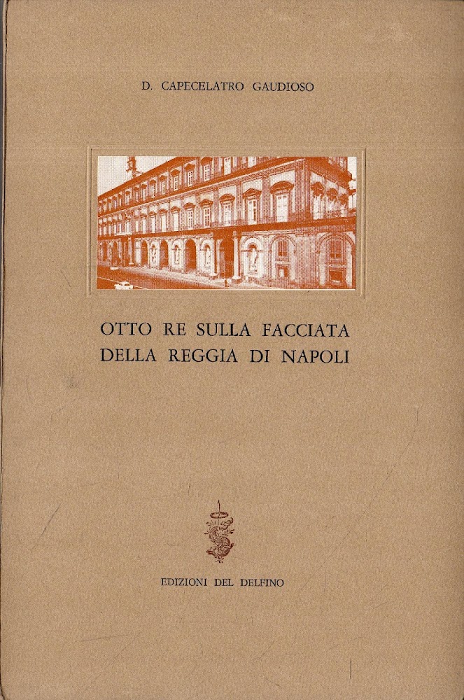 Otto re sulla facciata della reggia di Napoli