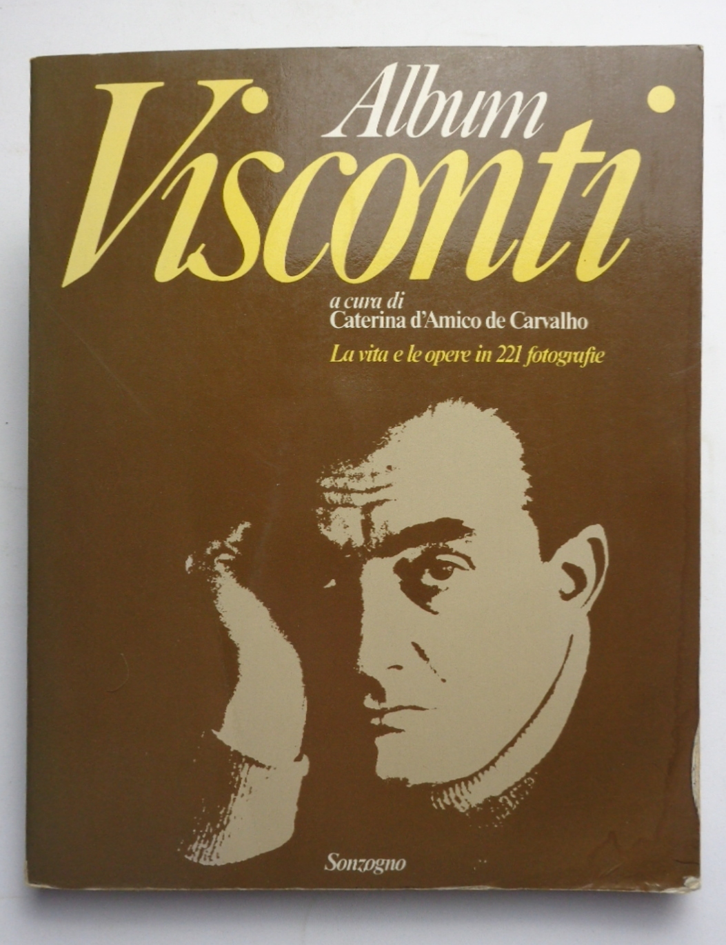 ALBUM VISCONTI. La vita e le opere in 221 fotografie.