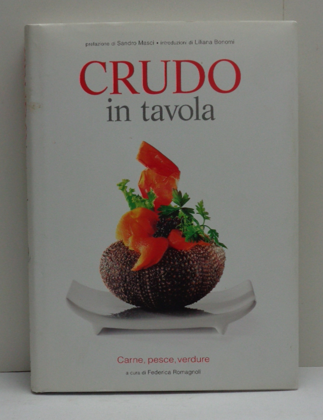 CRUDO IN TAVOLA. Carne, pesce, verdure.