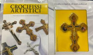 Crocifissi artistici n°1 + Crocifisso in legno in stile tardo …