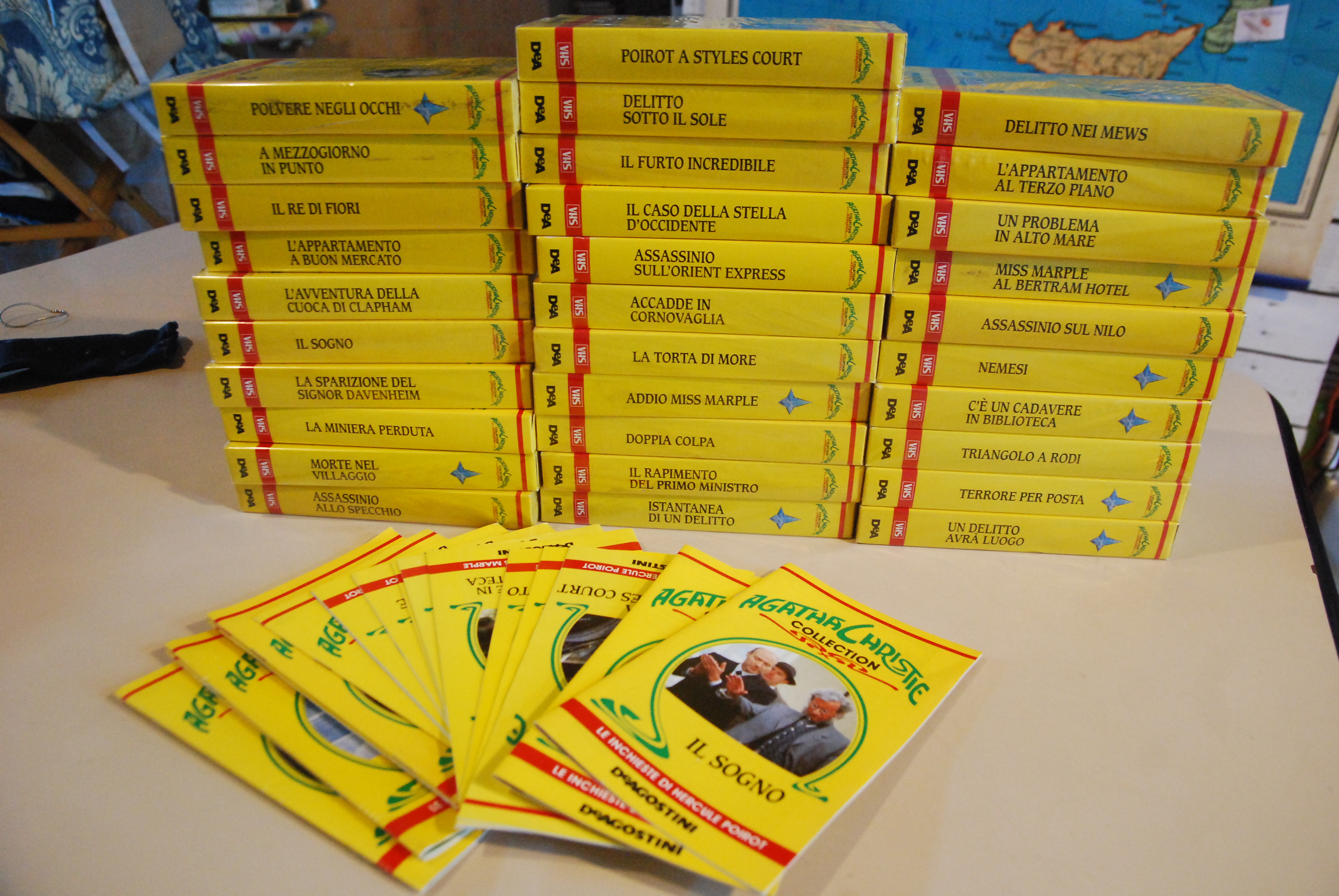 31 vhs videocassette NUOVE ancora nel cellophane con libretti