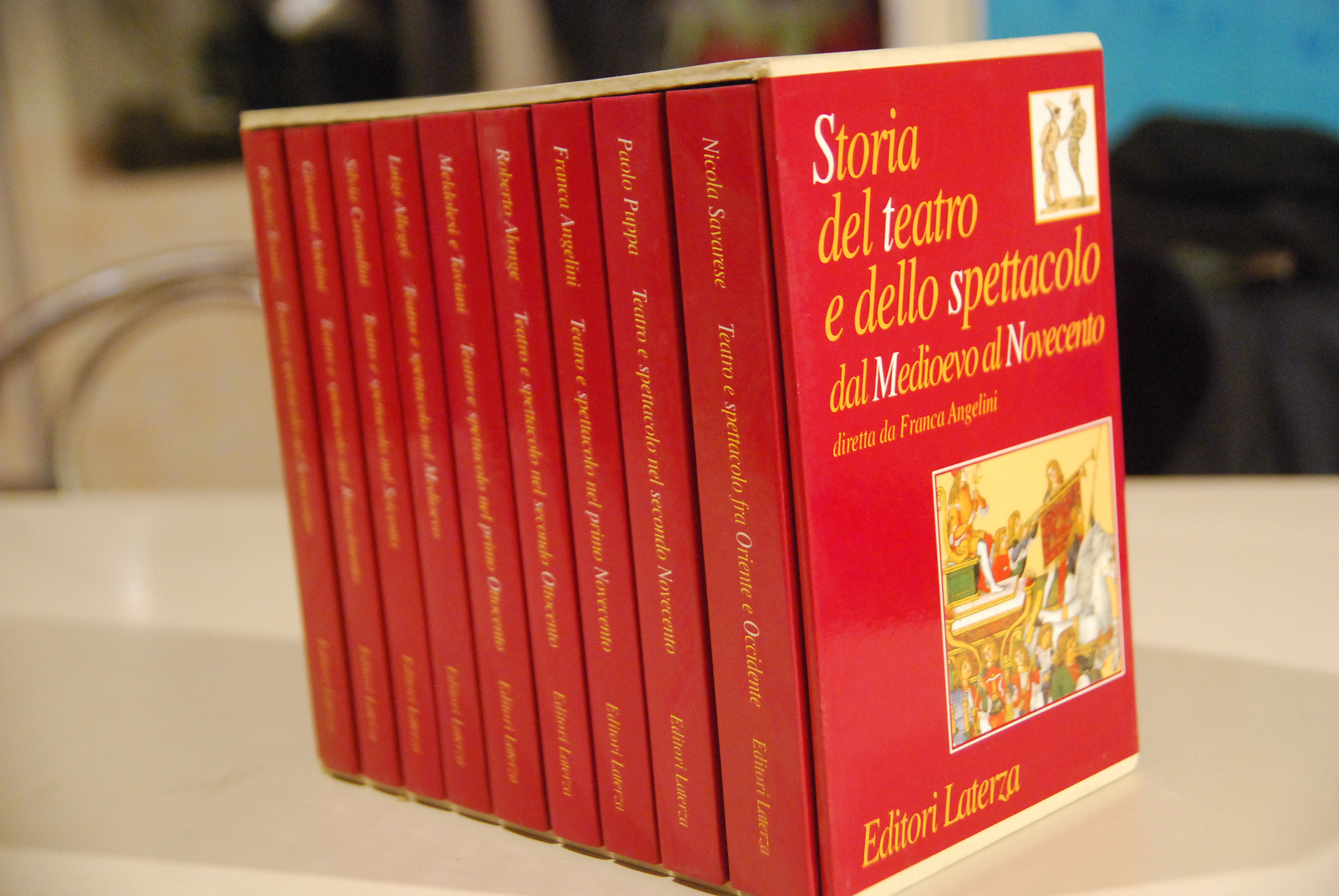 9 volumi NUOVI con cofanetto